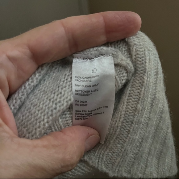 Saks Fifth Avenue 100% Cashmere Sweater Womens Large Gray Neural Quiet Luxury - Picture 14 of 16